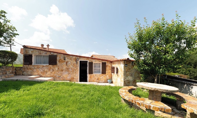 Nigran House | Charming Beach House for 3 with Parking and Spa Access