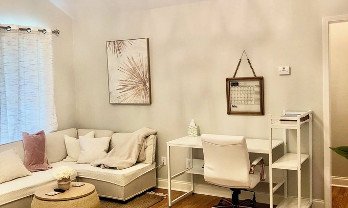 Florence House | Charming House in Florence SC - Highly Rated 9.8/10