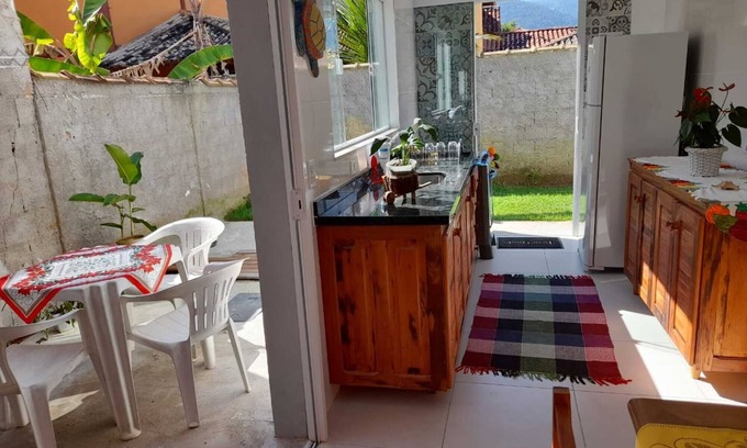 Jabaquara House | Charming Retreat in Jabaquara Beach with Family-Friendly Perks