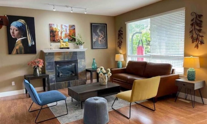 Southwest Gordon Estate House | Inviting House in Langley with Spa and Hot Tub Amenities