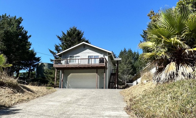 Shelter Cove House | Welcoming House with Ocean View in Shelter Cove