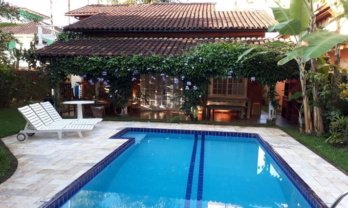 Baleia House | Charming Home Near Beach with Pool & Ocean View