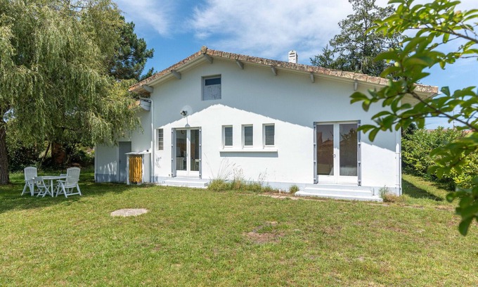 Aureilhan House | Cozy House Near Aureilhan Lake with Garden for 6, Close to Mimizan Beaches