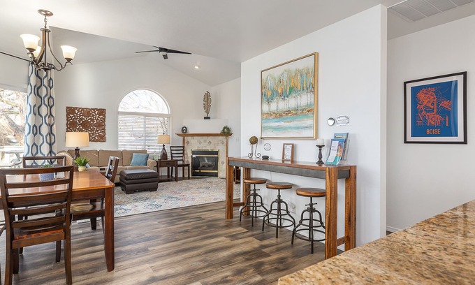 Southeast Boise House | Charming Retreat Near BSU with Kitchen & Breakfast Amenities
