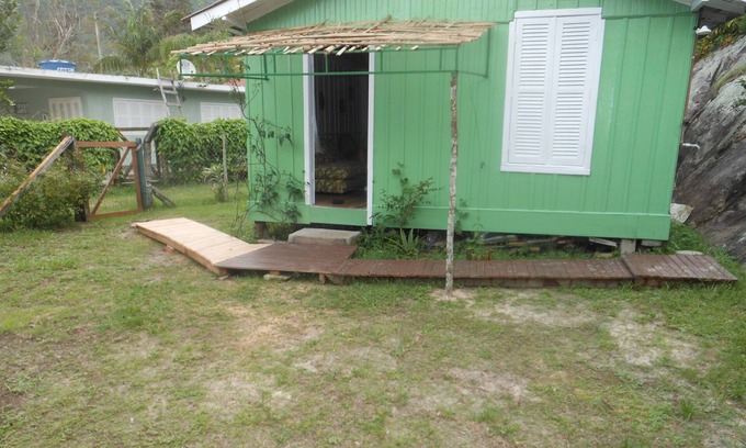 Pantano do Sul House | Inviting Retreat Steps from Matadeiro Beach with Ocean View