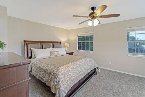 Saginaw House | Pet-Friendly Holiday Homes in Saginaw, TX - Rated 9/10
