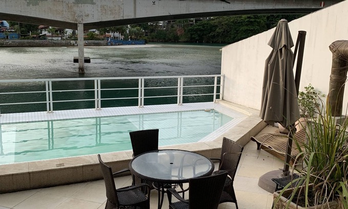 Joatinga House | Inviting Joá Retreat with Infinity Pool & Pet-Friendly Perks