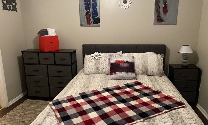Sherwood Park Apartment | Comfortable Huntsville Studio with Hot Tub & Spa Access