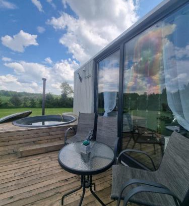 Sendvario seniunija House | Guest Rated: 9.8 - Cozy Hut with Hot Tub for Relaxation