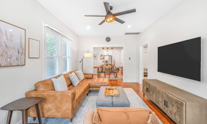 Hyde Park House | Inviting Hyde Park Bungalow with Kitchen & Child-Friendly Features