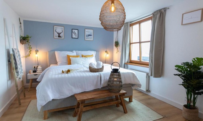 Longkamp Apartment | Cozy Retreat with Netflix, Parking & Pet-Friendly Perks