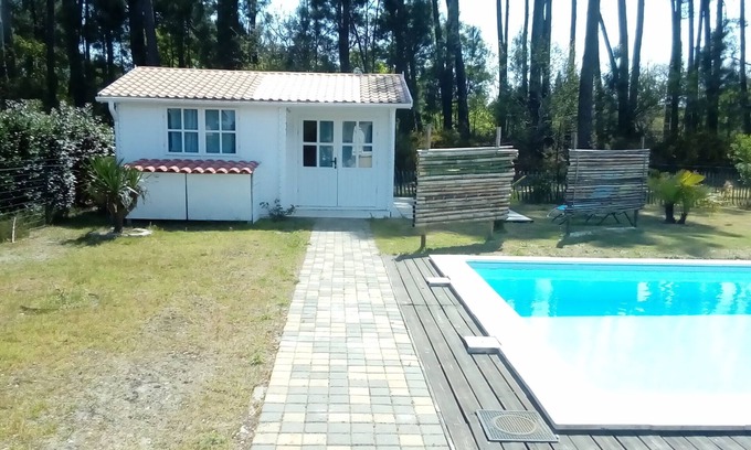 Audenge Ski Chalet | Charming Independent Stay with Pool near Arcachon Basin