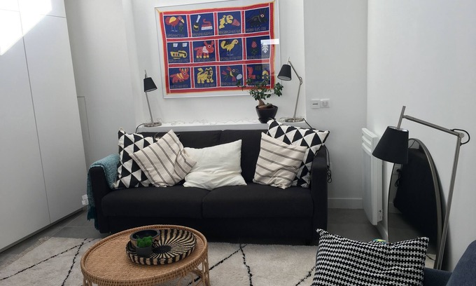 Le Bouscat House | Budget-Friendly Independent Studio for Your Next Getaway