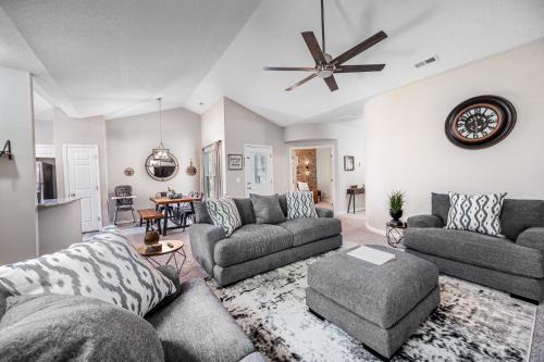 Cary Apartment | Pet-Friendly Industrial Retreat near Downtown Kildaire Farms