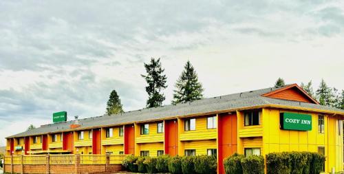 Centralia Hotel | Beachfront Getaway at Cozy Inn with Pool and Ocean Views