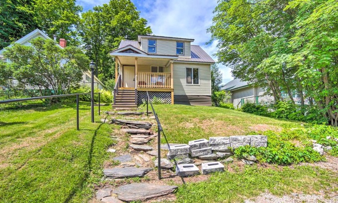 Ishpeming House | Welcoming Ishpeming Cottage with Lake and Park Views