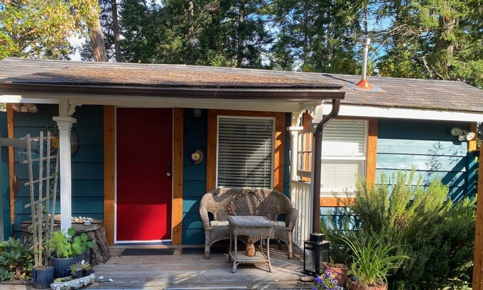 Long Harbour Bed & Breakfast | Inviting Island Retreat with Ocean Views and Breakfast Included