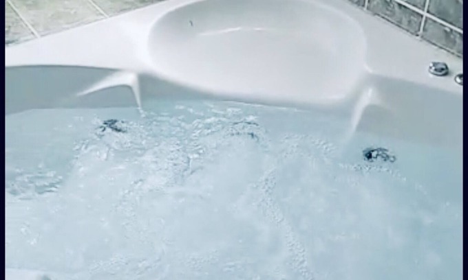 Hellshire House | Inviting Jacuzzi Retreat - Just 5 Minutes from the Beach!