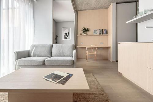 Uzupis Apartment | Charming Japanese Oasis with Balcony and Netflix Access