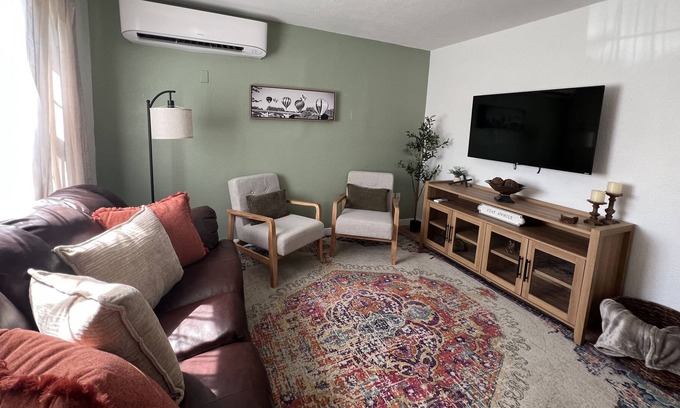 Prosser House | Charming Kampflo Cottage: Ideal Location Near Downtown!