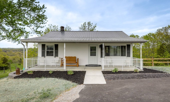 Jonesville House | Inviting Kentucky Retreat with Spa & Deck Near Ark Encounter