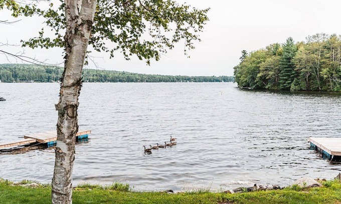Winthrop Cottage | Inviting Keyes Cottage - Rare Lakefront Retreat for All
