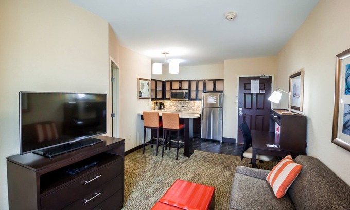 Plano Condo | Cozy King Suite with Pool, Spa & 24-Hour Business Center