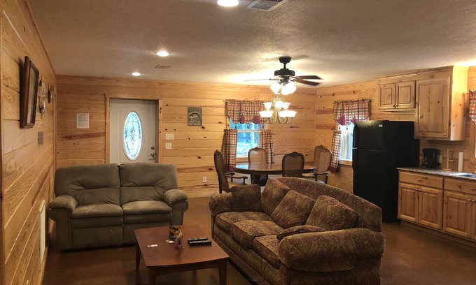 Zavalla Cabin | Inviting Lake Area Cabin with Pool & Close to Sandy Beaches