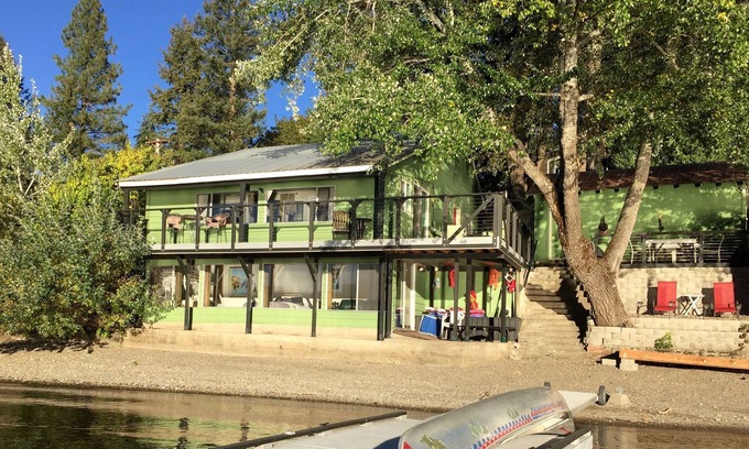 Rathdrum Cabin | Guest Rated: 9.8 - Cozy Lake Cabin with Dock & Wifi!