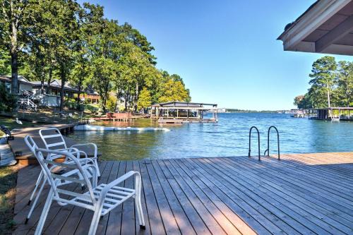 Tanglewood Estates House | Charming Lake Cabin with Dock in Hot Springs National Park