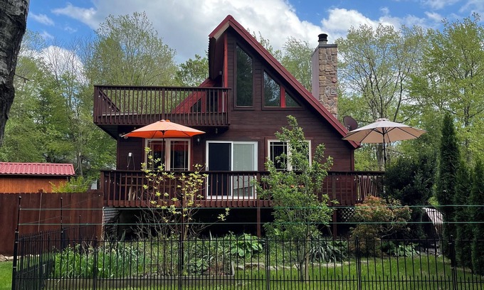 Briar Crest Woods House | Lake House Retreat: Game Room, Firepit & Pet Friendly!