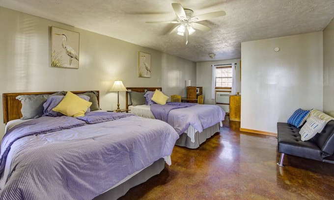 Redwood Hotel | Inviting Lakefront Room with Pet-Friendly Amenities
