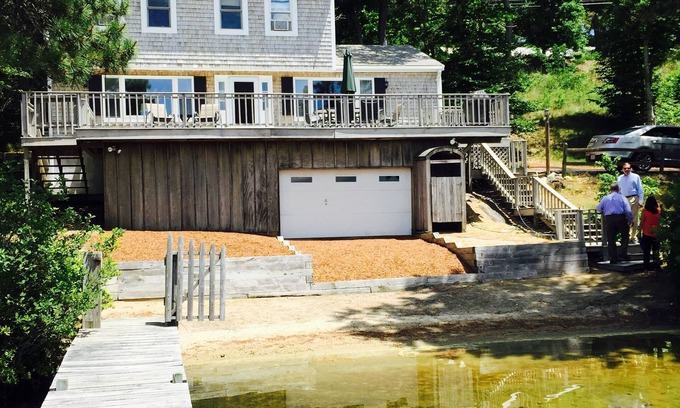 Centerville House | Idyllic Lake House Near Craigville Beach with Ocean View