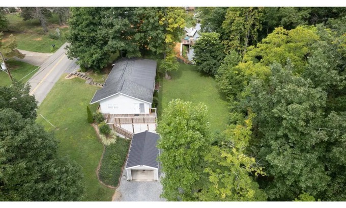 Johnson City House | Inviting Lake House Retreat with Deck & Great Amenities