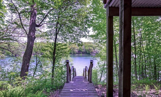 Almelund House | Cozy Lake House with Fireplace, Views, Close to Skiing!