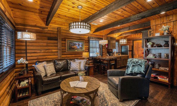 Topton Villa | Idyllic Lakefront Cabin: Family Retreat on Lake Nantahala
