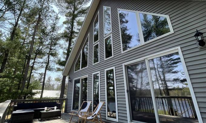 Atlanta Cabin | Inviting Lakefront Cabin with Kayaks and Pool Access