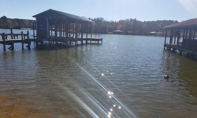 Smith County House | Inviting Lakefront Escape at Lake Palestine - Guests Love It!