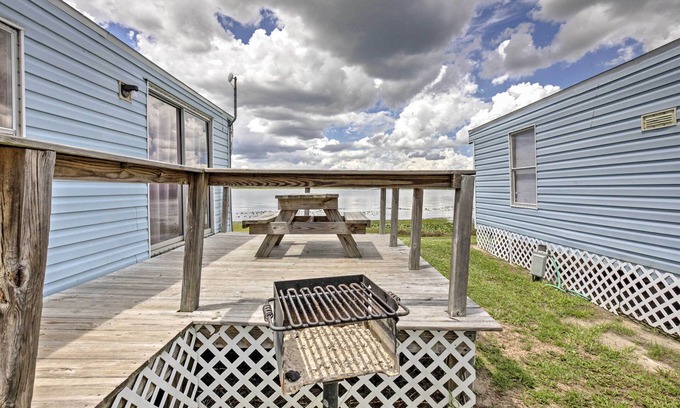 Silver Springs Cabin | Inviting Lakefront Retreat in Ocala with Deck & Kitchen