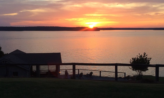 Modoc Cabin | Inviting Lakefront Log Cabin with Beach Access and Pool