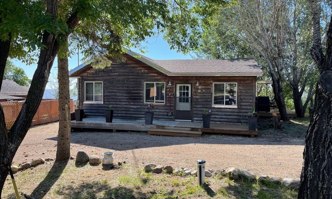 Lester Beach Cottage | Inviting Lakeside Cabin with Beach Access and Scenic Sunsets