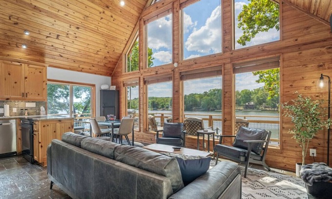 Jones Mills Cabin | Cozy Lakeside Cabin + Swim Dock + Kayak + Canoe