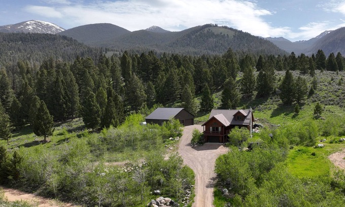 Polaris House | Inviting Cabin with Hot Tub, Skiing & Trails Nearby
