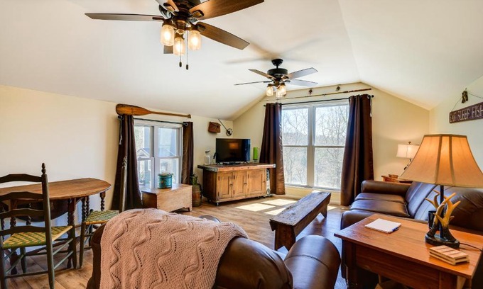 Sharon Grove Apartment | Inviting Lewisburg Retreat with Deck and Lake Access
