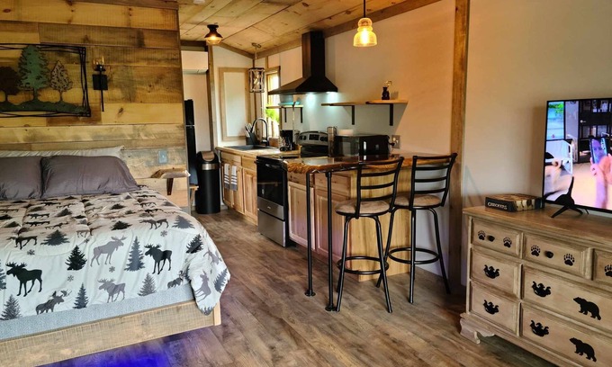 Huntingdon Cabin | Inviting Cabin Retreat Near Raystown Lake with Breakfast