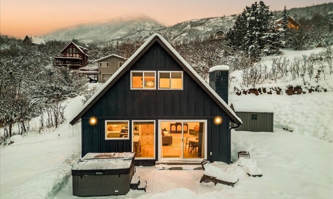 Midway Cabin | Cozy Cabin Retreat with Hot Tub & Scenic Midway Views