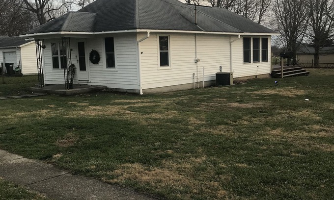Lowder House | Charming Town House with Country View & Family Amenities