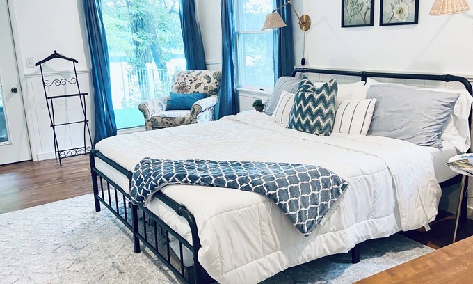 Vandalia Cottage | Idyllic Lake Cottage Retreat with Pool and Ocean Views