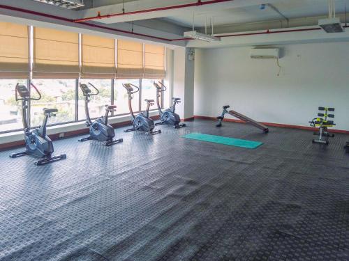 Depok Apartment | Inviting Minimalist Studio Dave Apartment for Your Stay