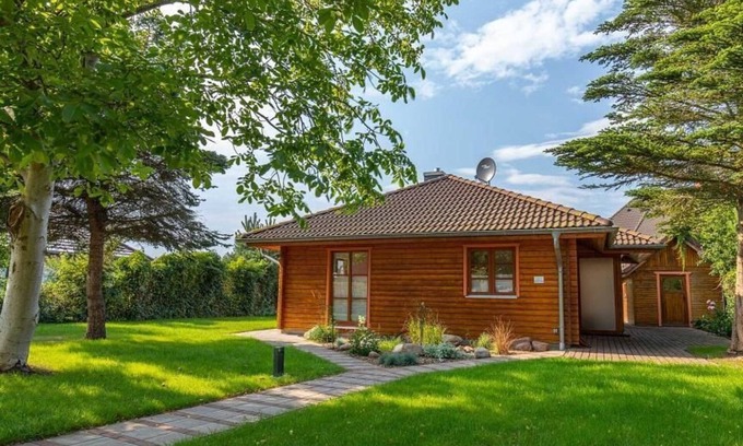 Born auf dem Darss House | Inviting Wooden Cottage with Pet-Friendly Amenities